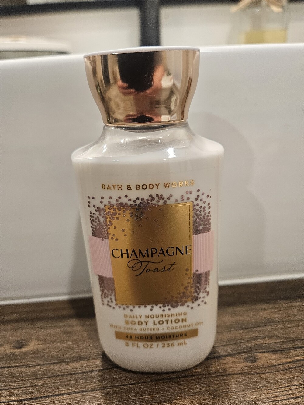 Bath & Body Works Champagne Toast Lotion – White, Gold & Pink